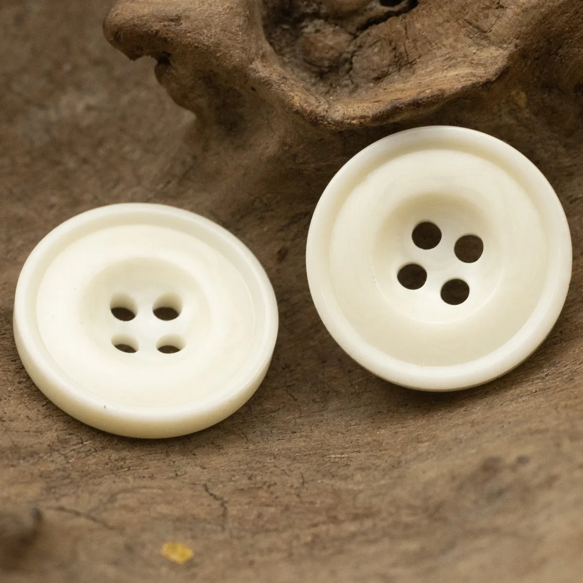 15-25mm Narrow-Edged 4 Hole Off-White Resin Buttons 30pcs