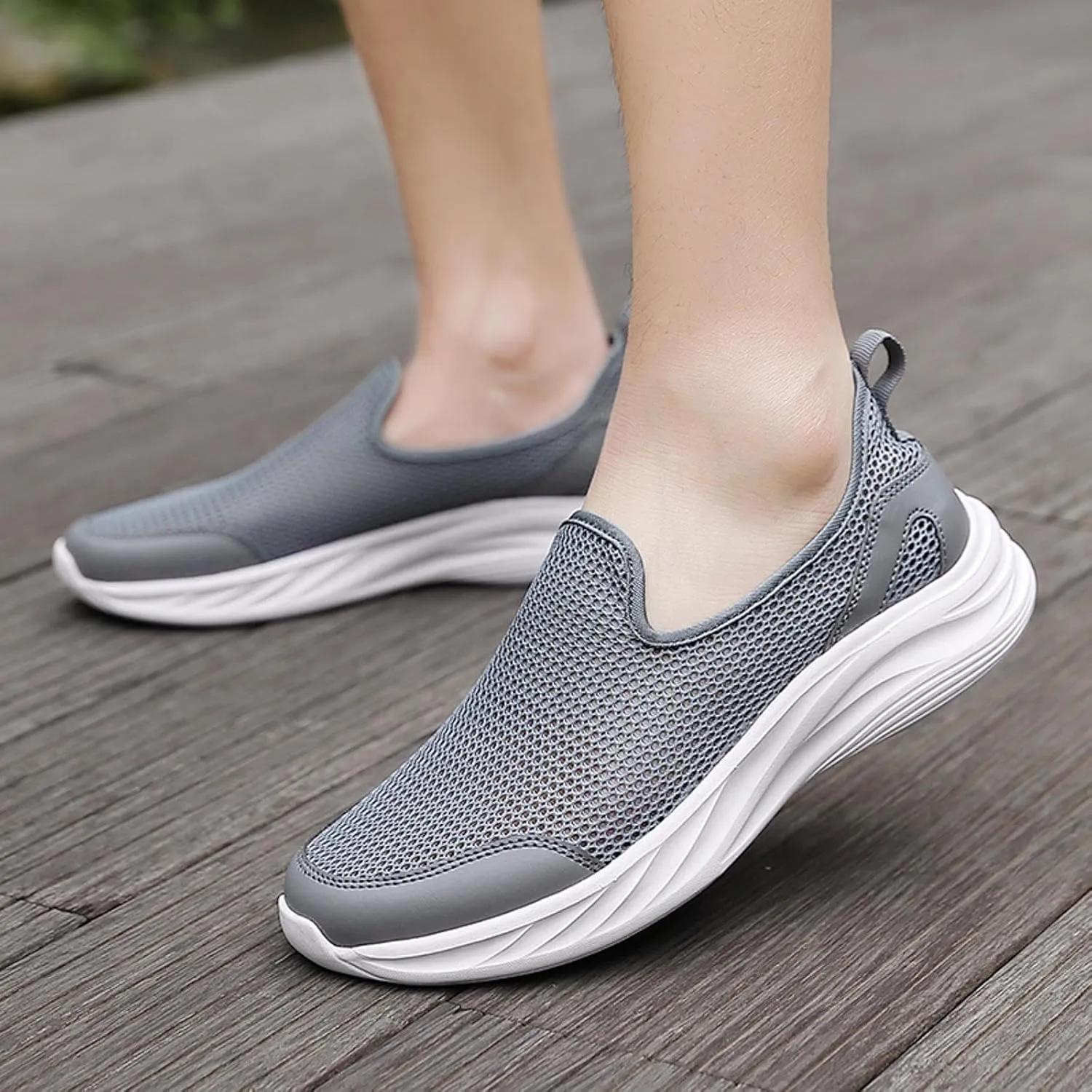 Breathable Mesh Men's Slip on Walking Shoes Lightweight Comfortable Sneakers with Durable Outsole for Gym, Walking & Casual Use Fahionable Water Friendly Summer Quick Drying Shoes
