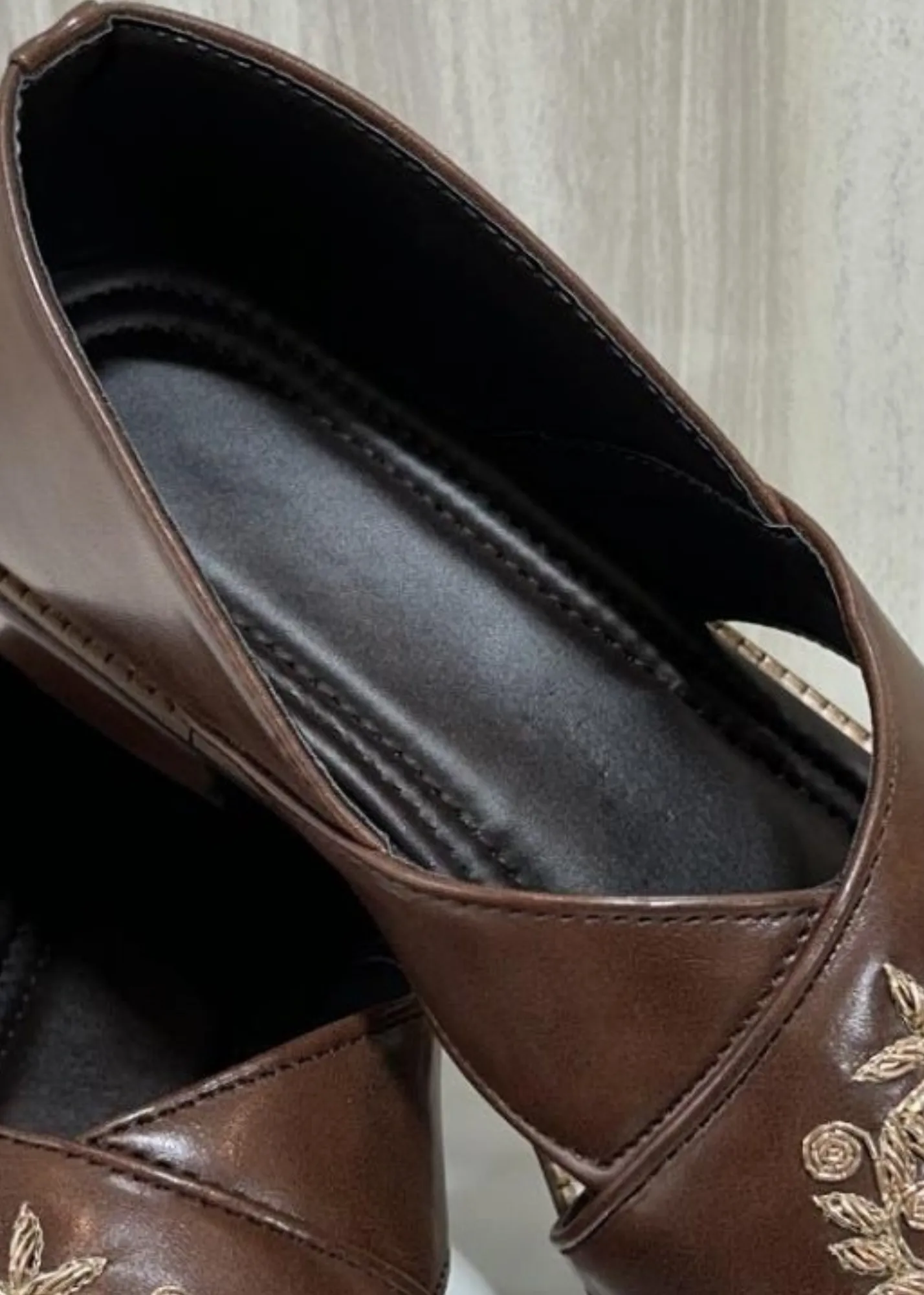 BROWN HAND EMBROIDERY SHOES FOR MEN