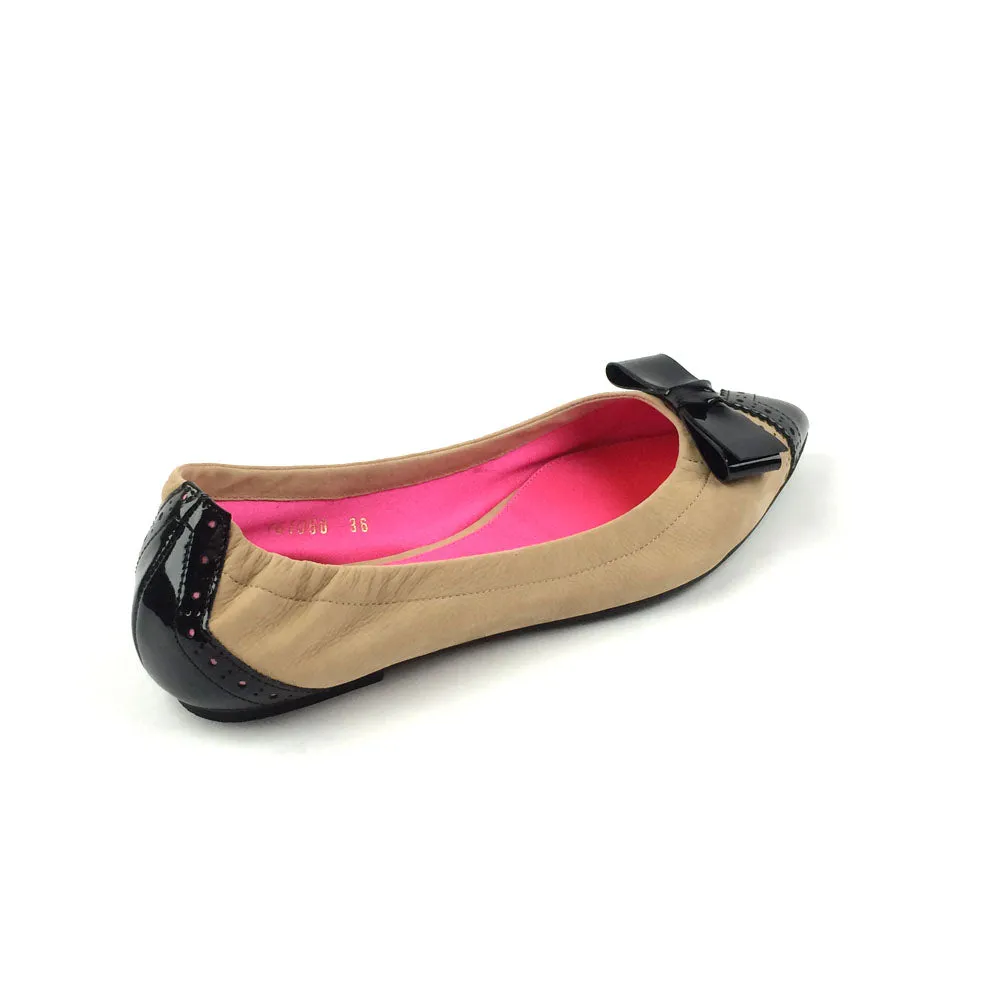 Camel / Black Pointy Flat