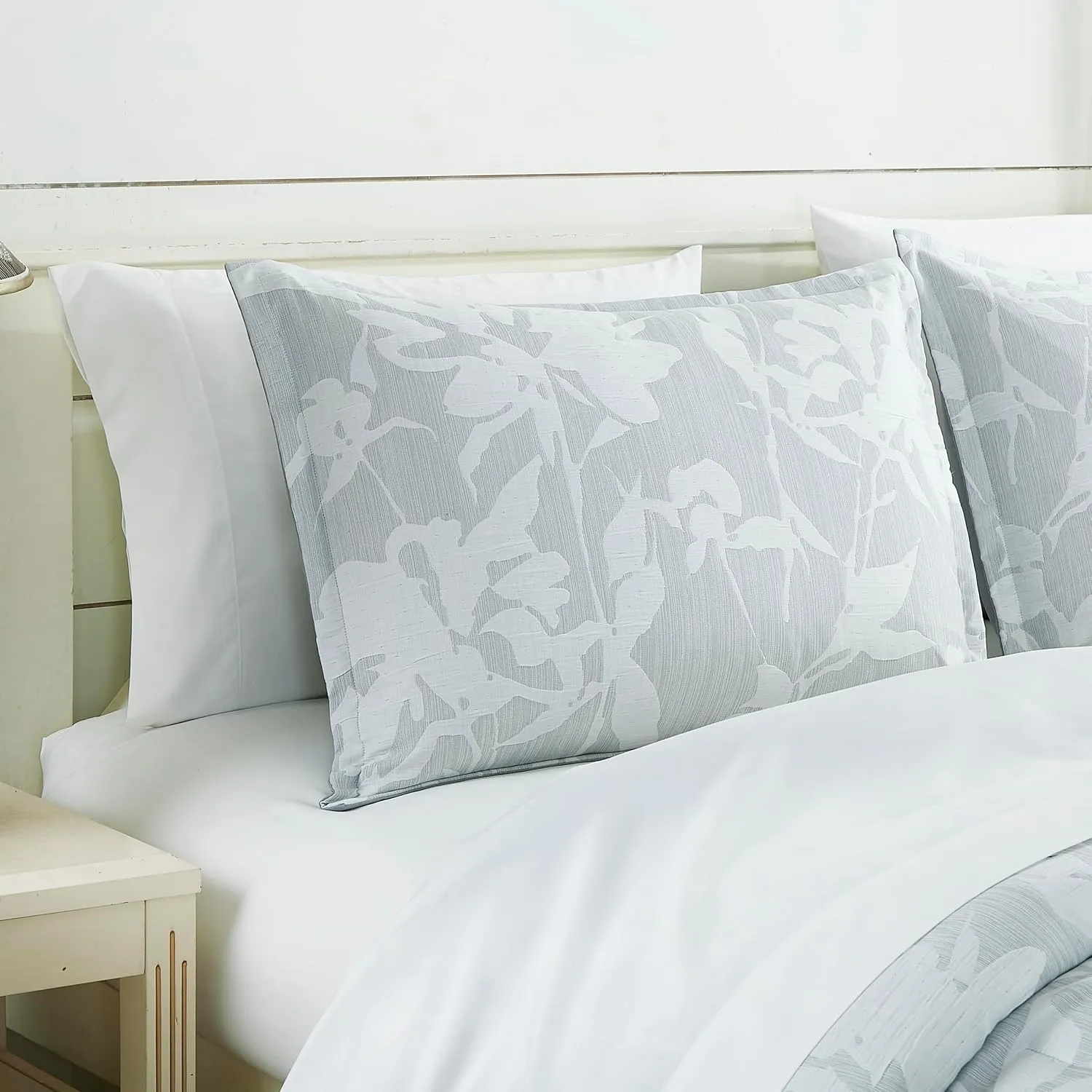 Chezmoi Collection Freesia 7-Piece Floral Bed in a Bag King, Gray/White, Jacquard Textured Lightweight Bedding for All Season (1 Comforter, 2 Shams, 2 Pillowcases, 1 Flat Sheet, 1 Fitted Sheet)