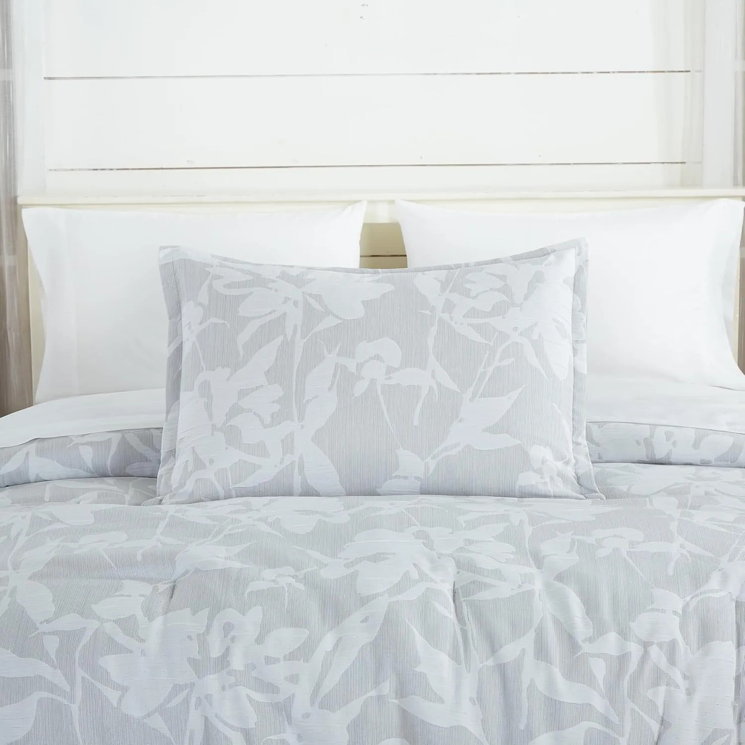 Chezmoi Collection Freesia 7-Piece Floral Bed in a Bag King, Gray/White, Jacquard Textured Lightweight Bedding for All Season (1 Comforter, 2 Shams, 2 Pillowcases, 1 Flat Sheet, 1 Fitted Sheet)