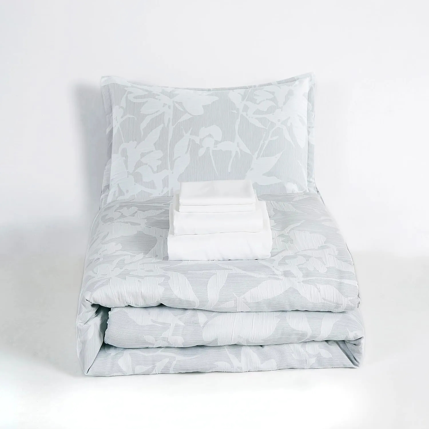 Chezmoi Collection Freesia 7-Piece Floral Bed in a Bag King, Gray/White, Jacquard Textured Lightweight Bedding for All Season (1 Comforter, 2 Shams, 2 Pillowcases, 1 Flat Sheet, 1 Fitted Sheet)