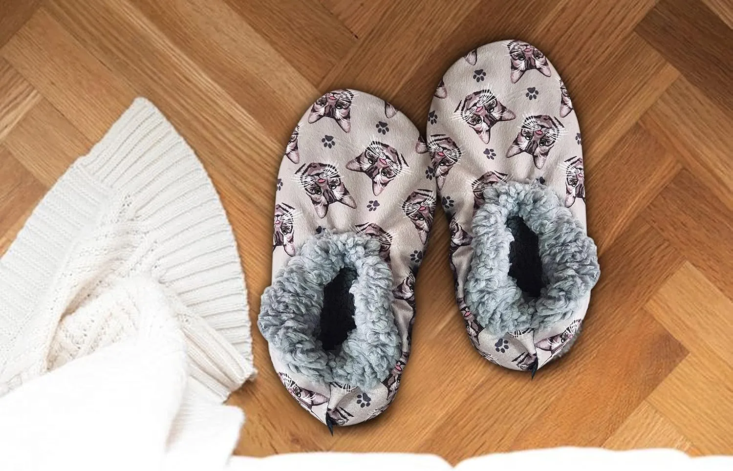 Chihuahua Super Soft Womens Slippers - One Size Fits Most - Cozy House Slippers - Non Skid Bottom - perfect for Chihuahua gifts