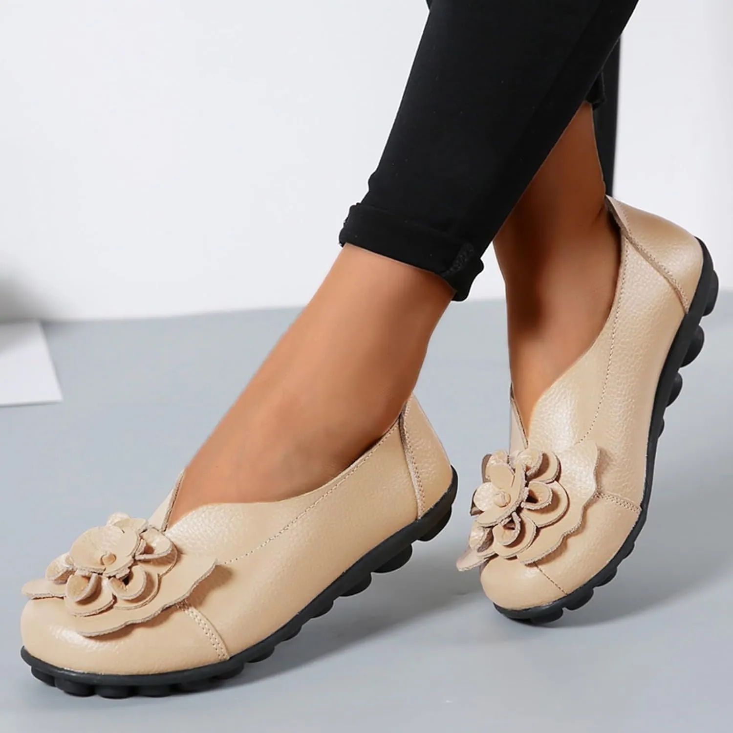 Comfortable Walking Slip on Flat Shoes Ladies Dressy Loafers Breathable Leather Wide Width Loafer Round Toe Wild Fashion Soft Casual Outdoor Sandals for Women
