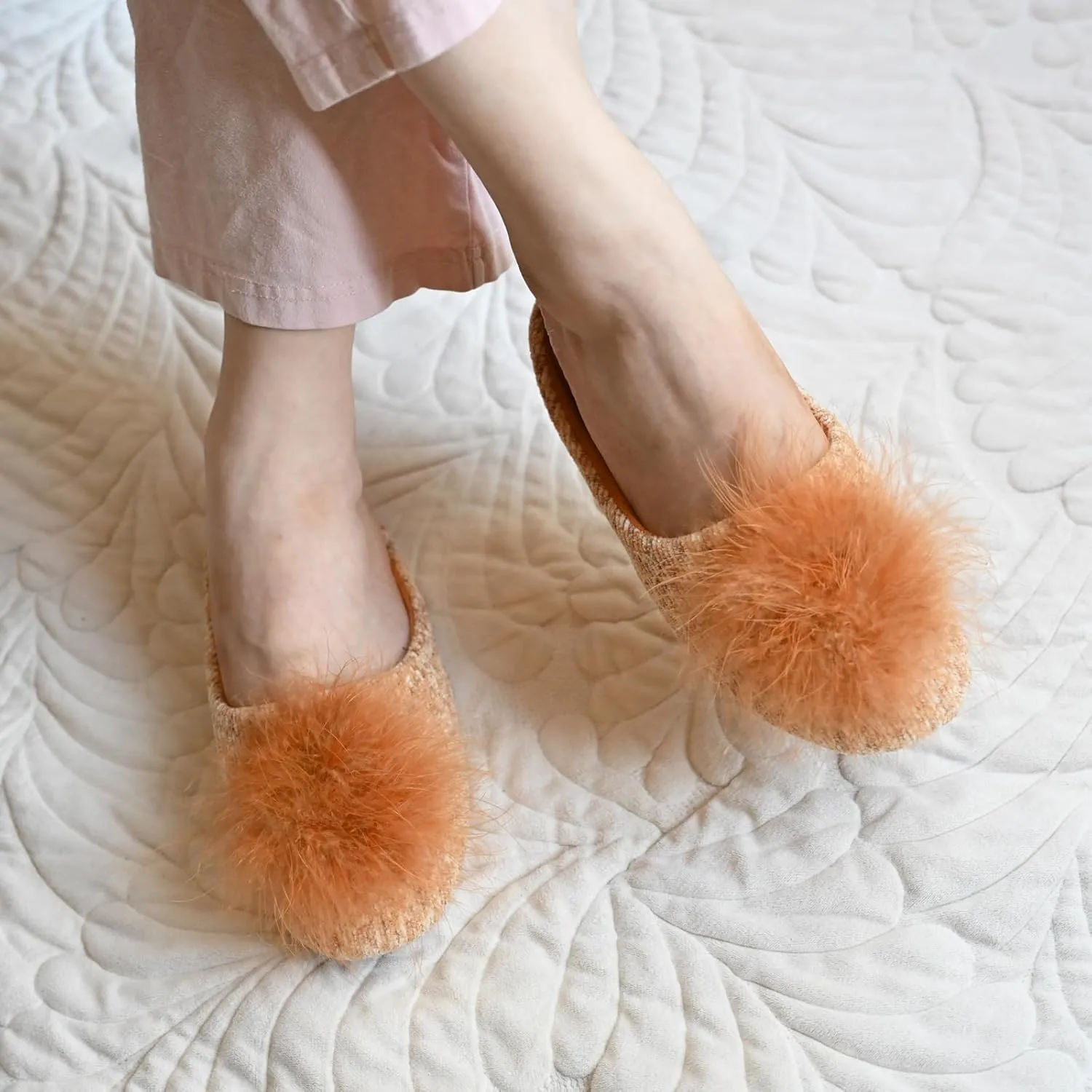 GRITHEIM Women's Fuzzy Pom Pom Velvet Memory Foam House Slippers Ladies Cozy Chenille Knit Bedroom Slippers Non-slip Sole Indoor Outdoor