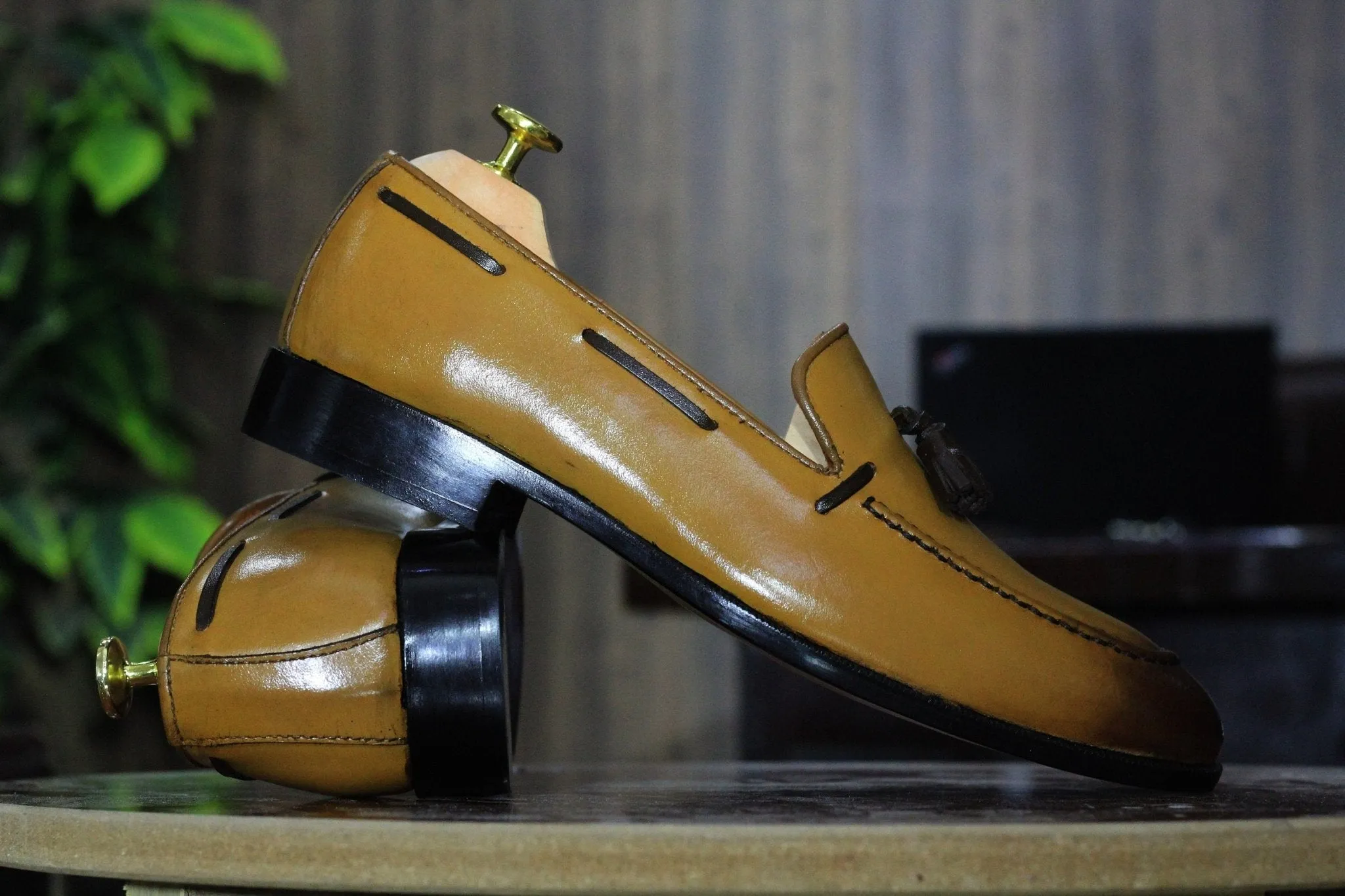 Handmade Tan Color Genuine Cow-Hide Leather Tussles Moccasins Shoes For Men, Slip On Loafers Shoes For Mens
