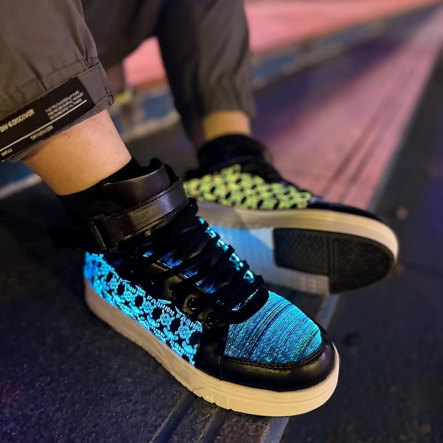 Hot Dingding Fiber Optic LED Shoes for Women Men Light Up Sneakers for Adult USB Charging Flashing Luminous Trainers Shoes