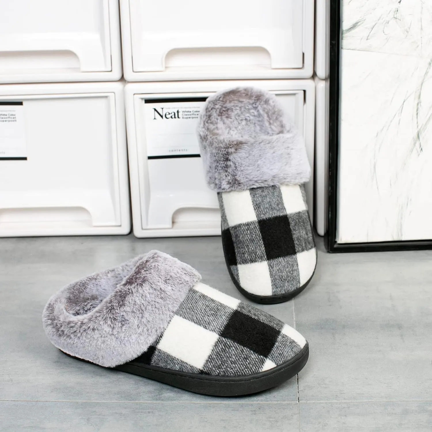 House Slippers for Women Indoor and Outdoor Memory Foam Fuzzy Slippers Bedroom Buffalo plaid Slip-on Shoes Christmas Gift