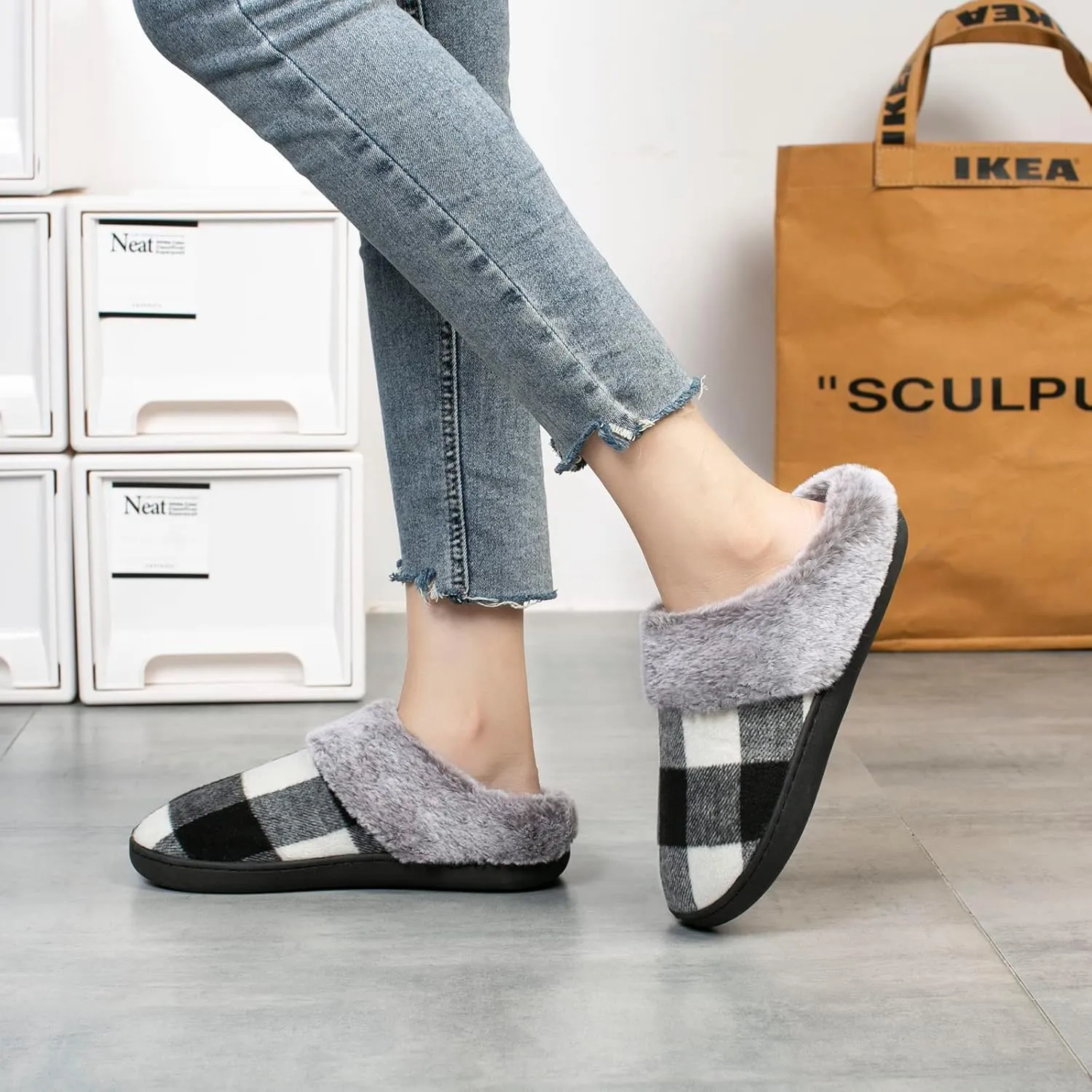 House Slippers for Women Indoor and Outdoor Memory Foam Fuzzy Slippers Bedroom Buffalo plaid Slip-on Shoes Christmas Gift