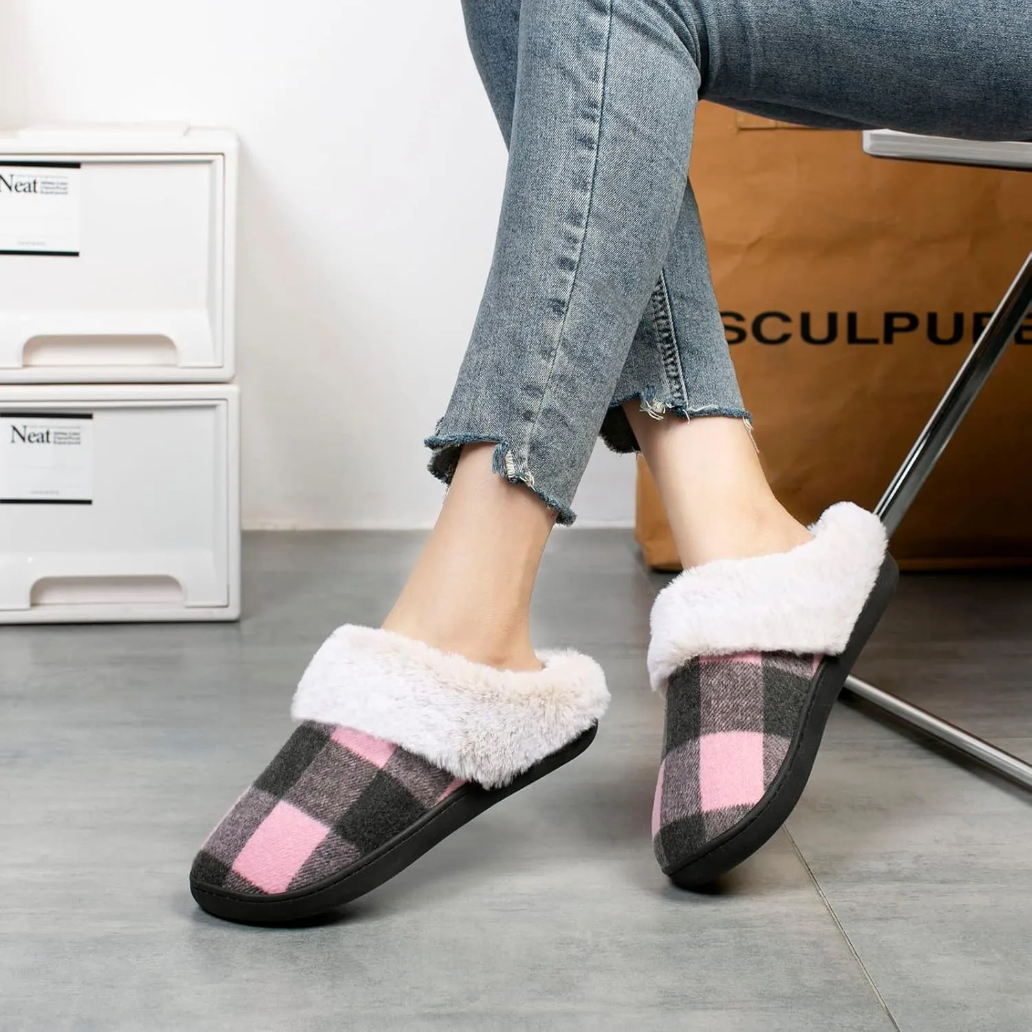 House Slippers for Women Indoor and Outdoor Memory Foam Fuzzy Slippers Bedroom Buffalo plaid Slip-on Shoes Christmas Gift