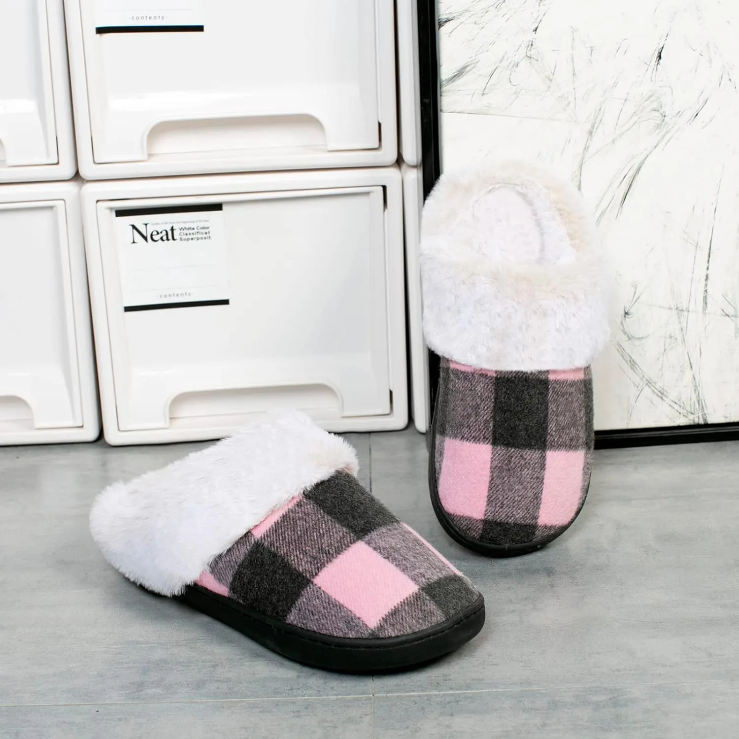 House Slippers for Women Indoor and Outdoor Memory Foam Fuzzy Slippers Bedroom Buffalo plaid Slip-on Shoes Christmas Gift