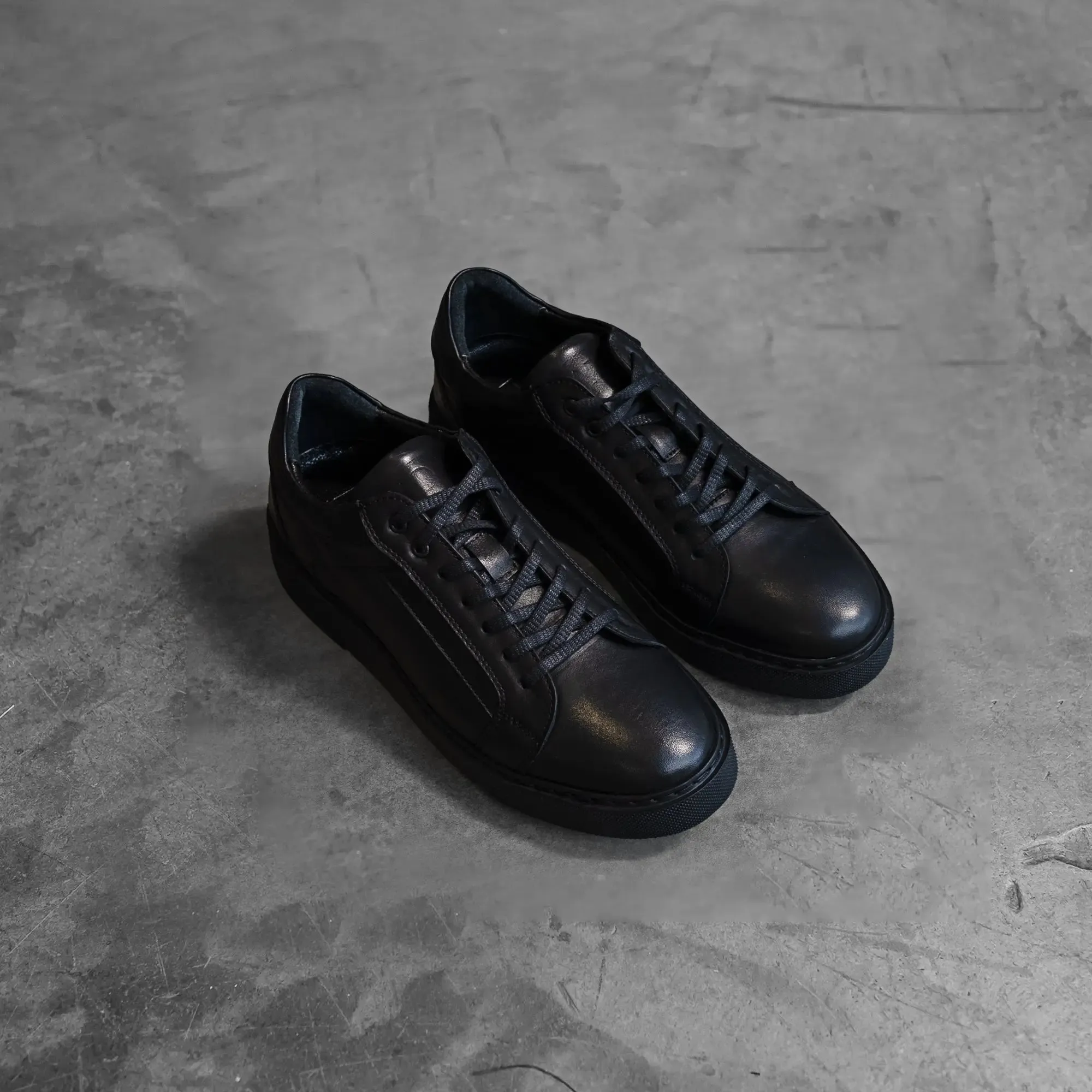 Iconic Sneaker Black