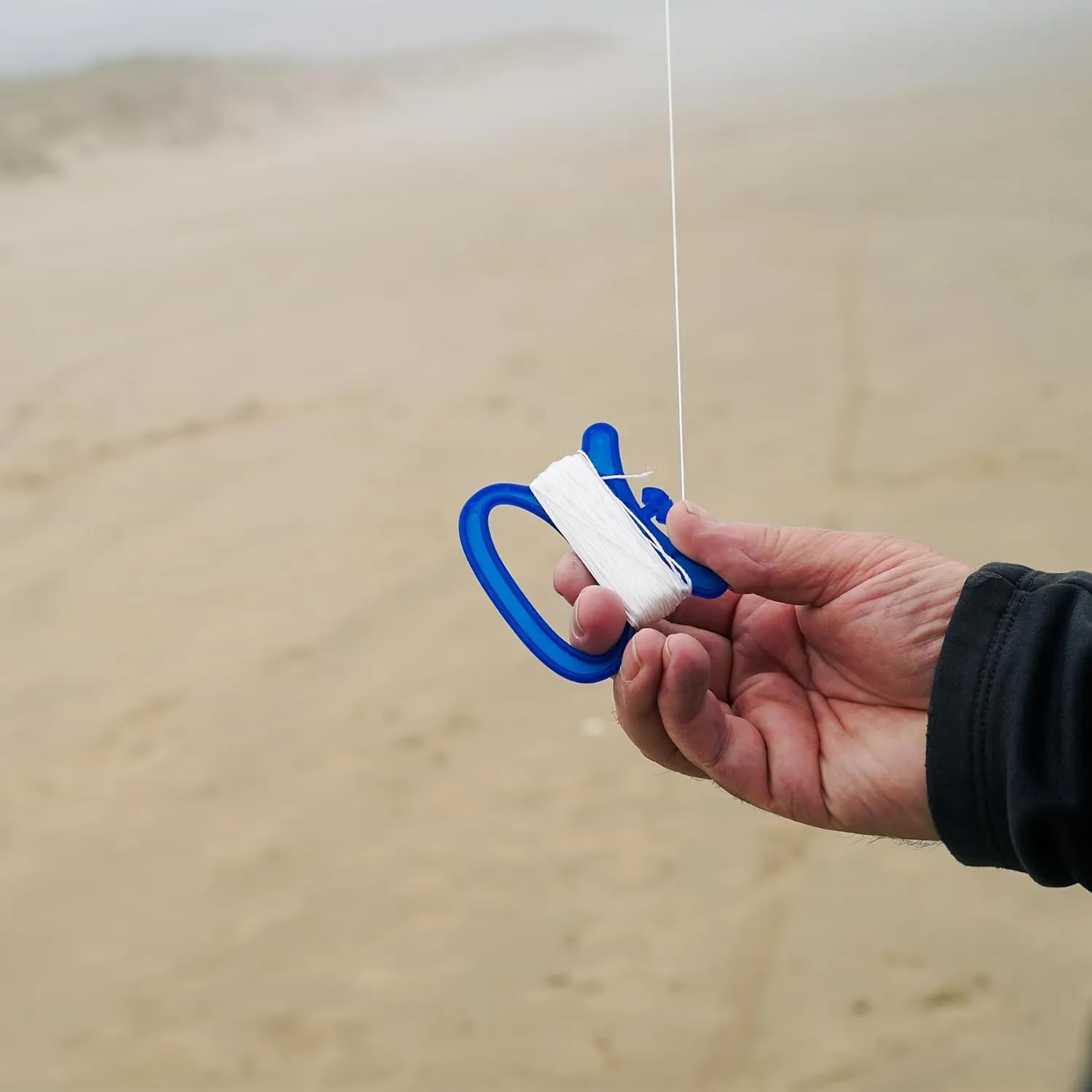 In the Breeze 3418 — 10 LB x 100' Twisted Kite Line - 24 Pieces; Bulk Kite Winders for Class Projects, Summer Camps, Group Activites