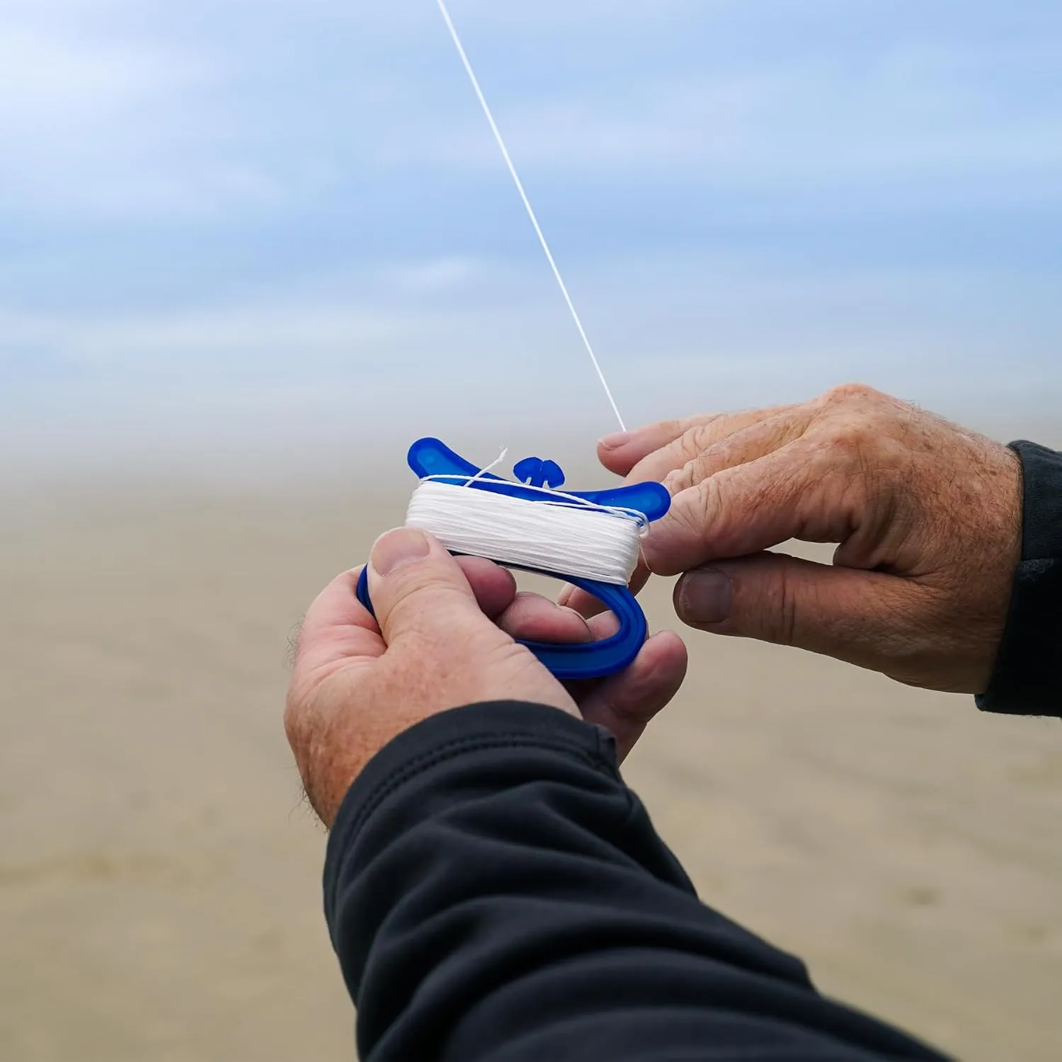 In the Breeze 3418 — 10 LB x 100' Twisted Kite Line - 24 Pieces; Bulk Kite Winders for Class Projects, Summer Camps, Group Activites