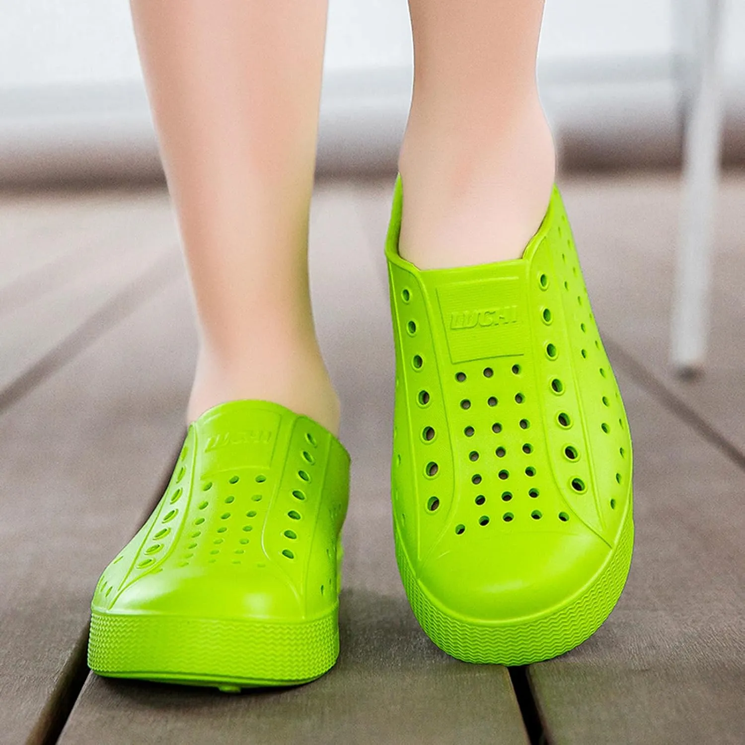 Kids’ Colorful Slip-On Garden Clogs, Lightweight Waterproof & Breathable Shoes with Non-Slip Sole, Available in Fun Colors for Outdoor Play, Beach, and Everyday Adventures
