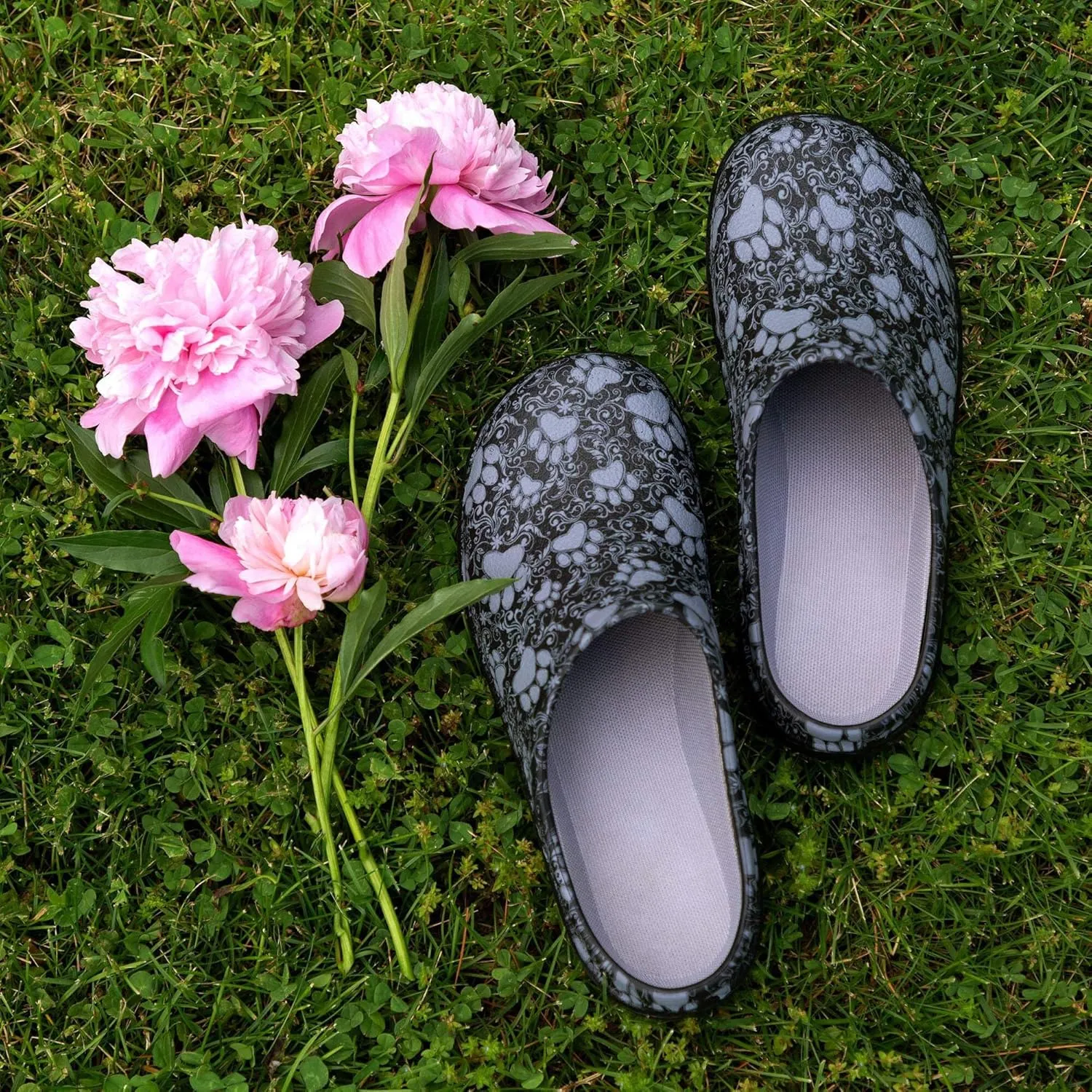 Lightweight Paw Print Garden Clogs Comfortable & Breathable Slip-On Shoes for Gardening