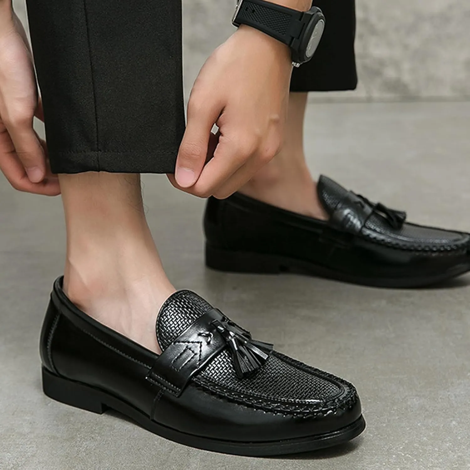 Men's Leather Tassel Decorated Low Heel Formal Loafers Retro Round Toe Printed Non-Slip Slip-On Business Flat Moccasin Shoes