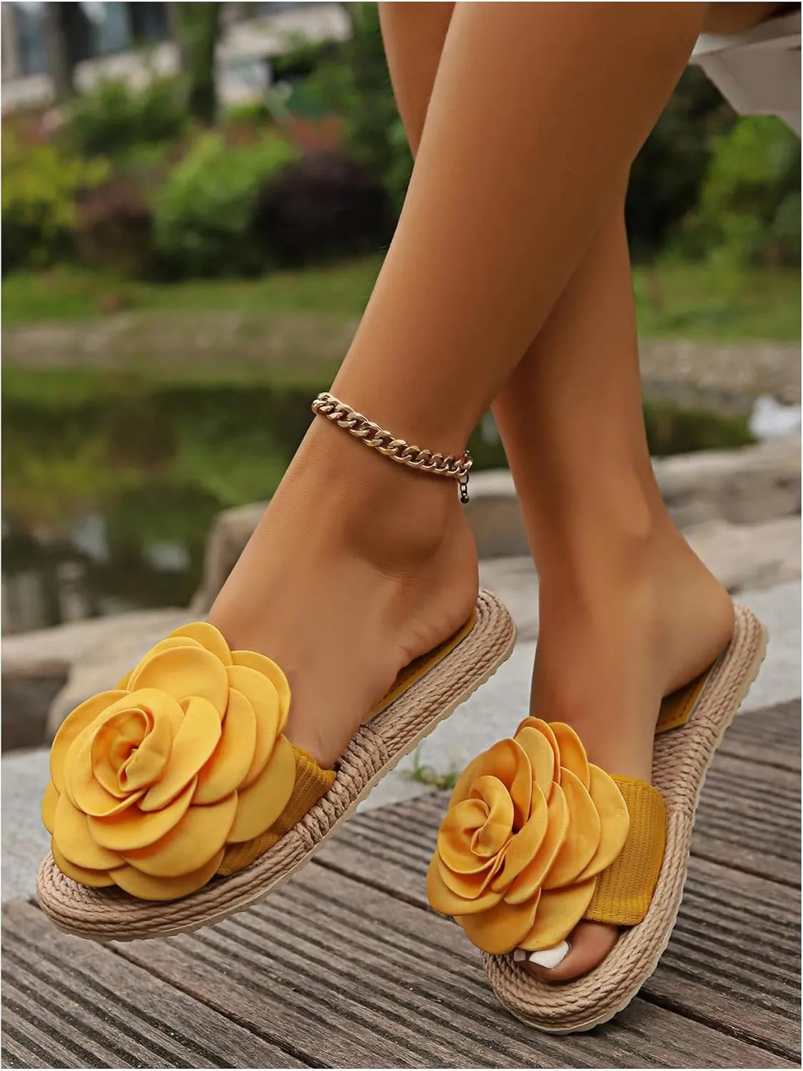 OYOANGLE Women's 3D Floral Straw Flat Sandals Lightweight Slip on Slide Sandals Beach Vacation Shoes
