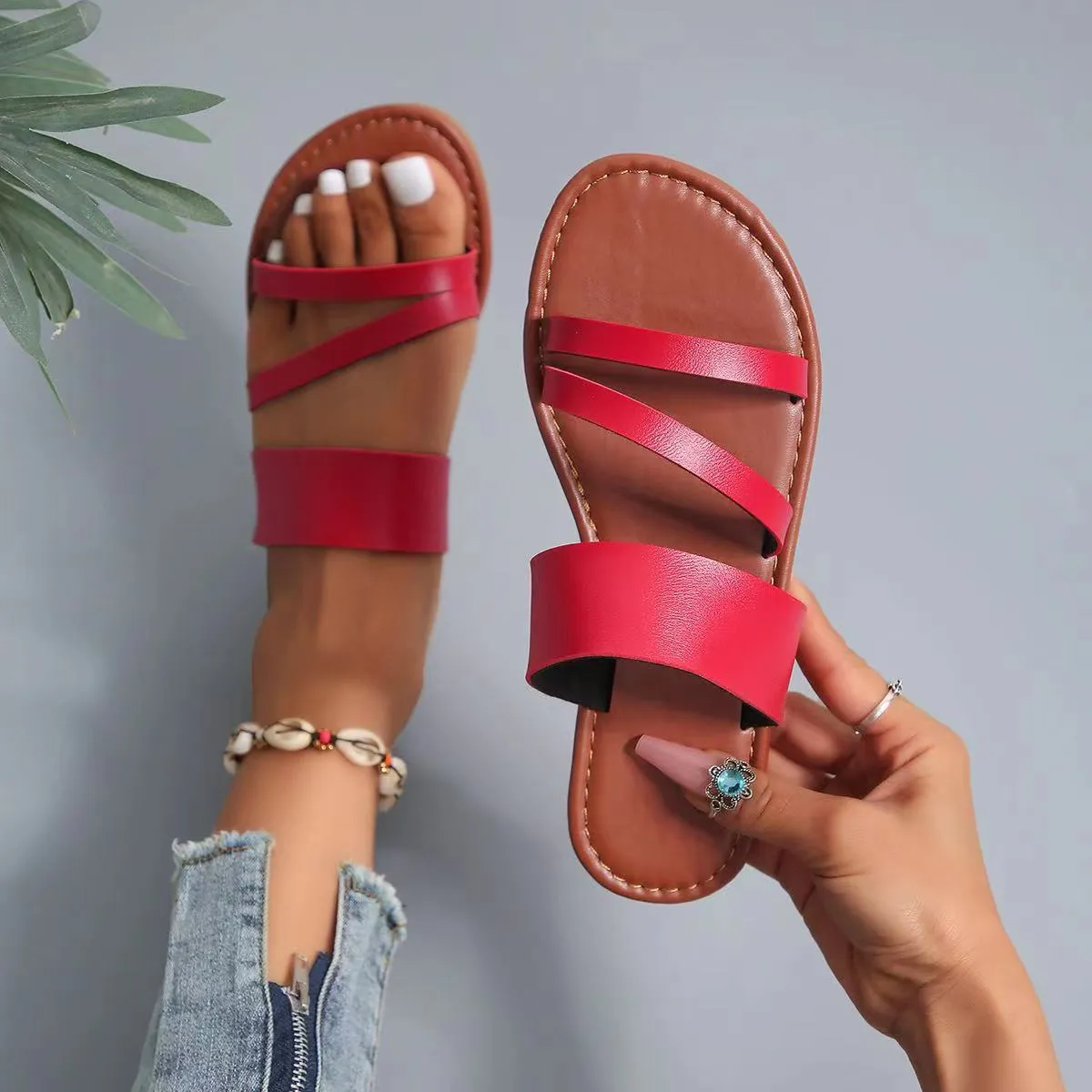 Personality Lightweight Slip-on Women's Slippers
