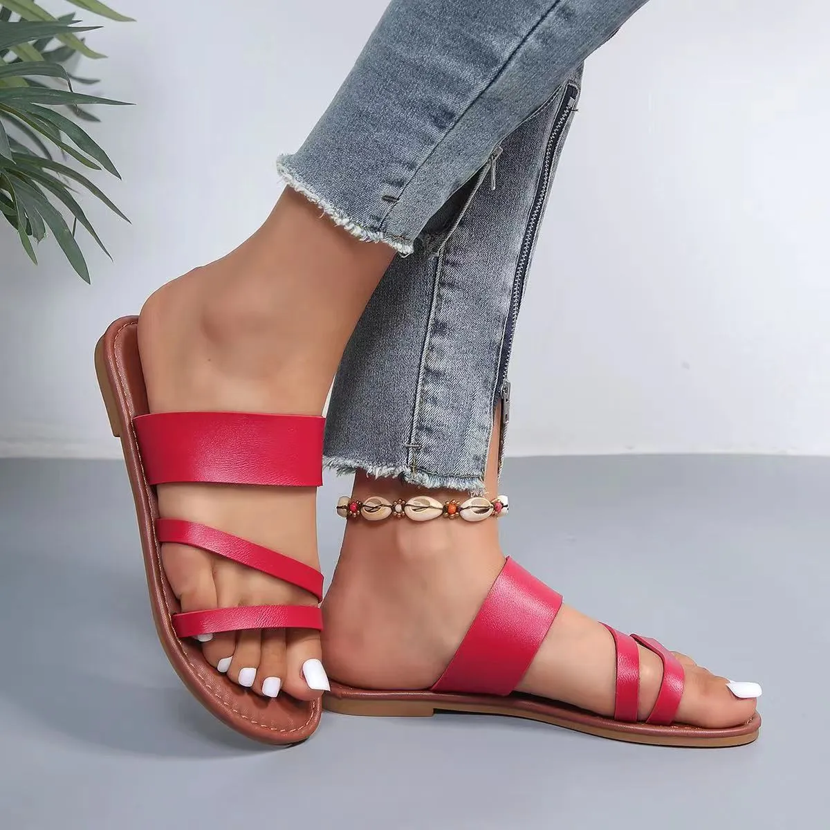 Personality Lightweight Slip-on Women's Slippers