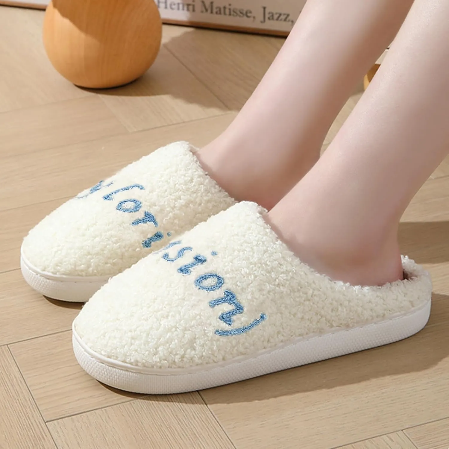sharllen Taylors Slippers for Women Men,1989 Cute House Slippers,Warm Plush Winter Slip on Bedroom Shoes,Indoor Comfy Fuzzy Fluffy Flat Slides