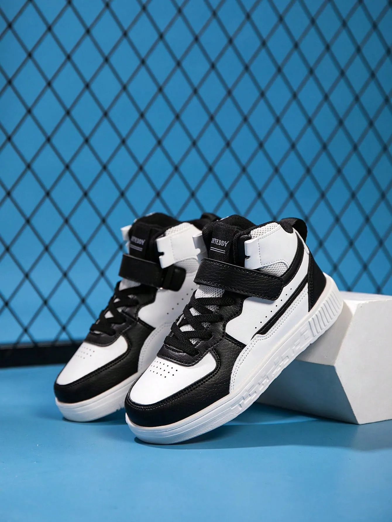 Trendy High-Top Sports Sneakers for Kids - Lightweight, Breathable & Slip-On