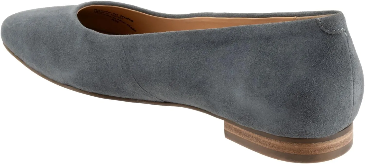 Trotters Women's Emotion Loafer Flat