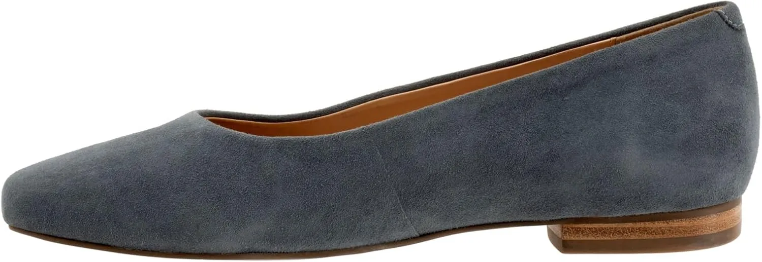 Trotters Women's Emotion Loafer Flat