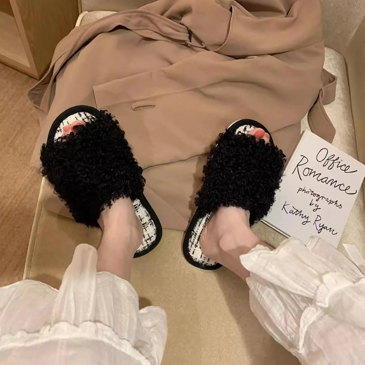 Women's Frizzy Fuzzy Slippers Plush Comfy Faux Fur Lined Slippers Memory Foam Fluffy Slide Sandals Open Toe Indoor Anti-skid Sole House Shoes