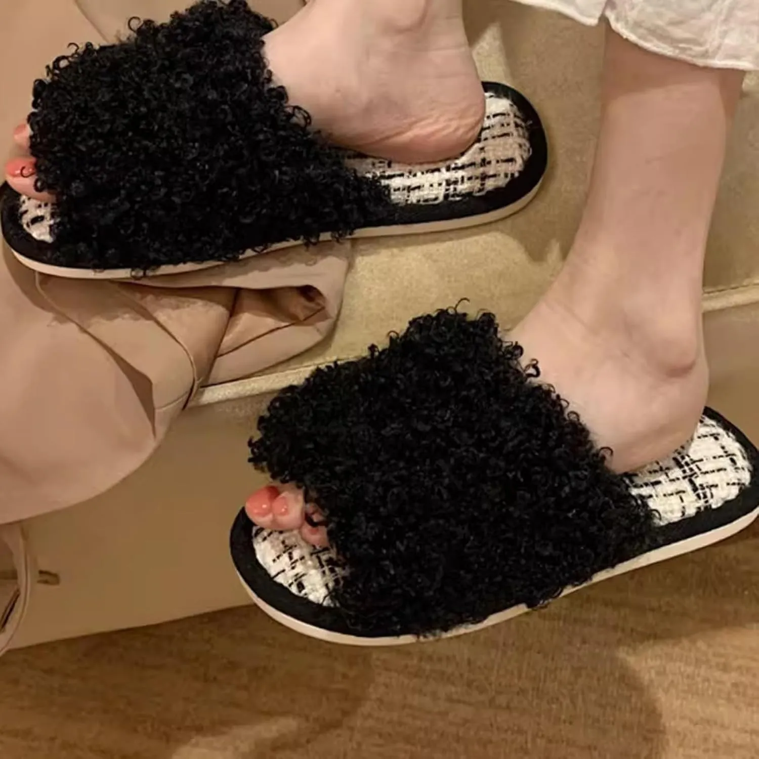 Women's Frizzy Fuzzy Slippers Plush Comfy Faux Fur Lined Slippers Memory Foam Fluffy Slide Sandals Open Toe Indoor Anti-skid Sole House Shoes