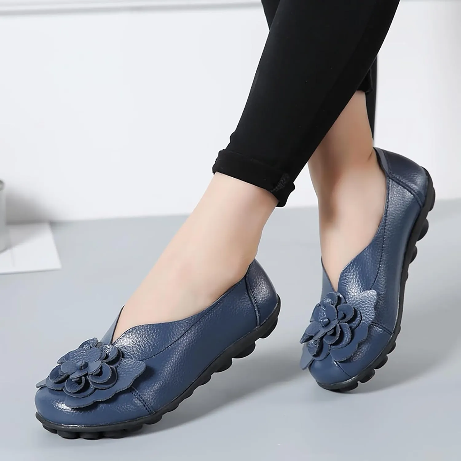 Women's Leather Flowers Loafers Lightweight Comfortable Round Toe Soft Bottom Walking Shoes Summer Casual Slip On Moccasins Driving Flats Outdoor Work Shoes