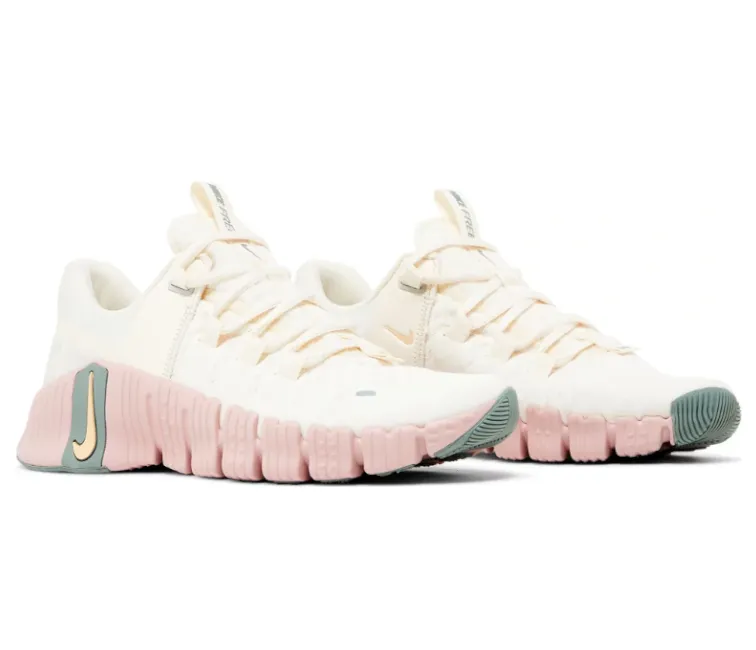 Women's Nike Free Metcon 5 (Pale Ivory/Ice Peach)