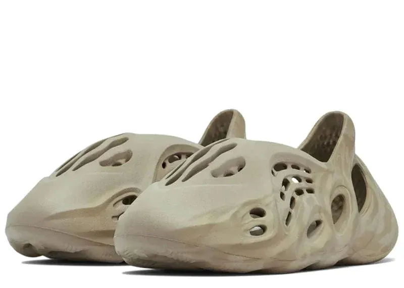 YEEZY FOAM RNR STONE SALT